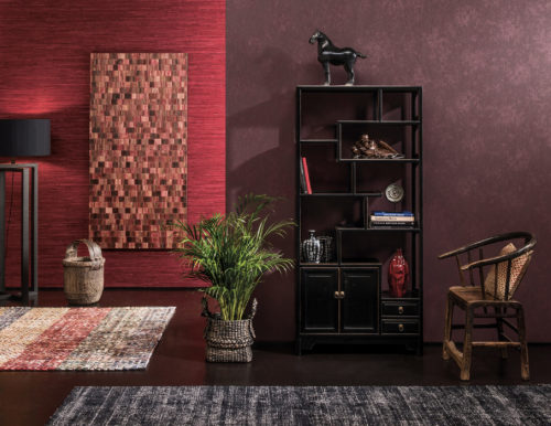 Room that plays with all shades of red. From bright red in the raffia wallcovering. Red-brown from the framed bakbak. Stunning burgundy on the near wall. Furniture to go with it.