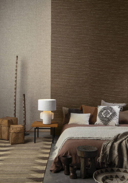 Tribu by Omexco is a contemporary collection of woven wallcoverings that honours ancestral weaving traditions from Asia to Africa. Satisfy your desire for multicultural modernism and timeless design. The beige and brown paperweave wallcoverings in this ethnic bedroom whisper luxury.