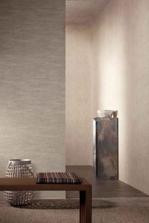 Interior in neutral colours. Wooden bench with plaid. Weathered metal pedestal with bowl. Kaleidoscope wallcoverings go with every interior.