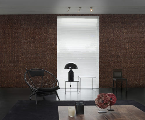 Omexco Nomad: waterlily leaves are woven in lively and generous colours. In this picture we see the wine-red colour in all it's glory.