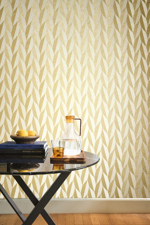 Omexco’s Virginia’s Garden wallpaper in this golden geometric design radiates brightness and warmth, as light dances across the surface like sunbeams filtering through leaves. The delicate interplay of texture and tone creates an uplifting atmosphere, infusing interiors with the quiet vitality of nature reimagined.