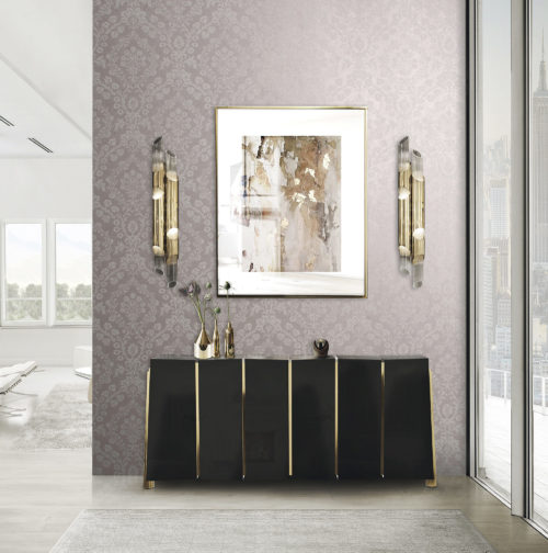 Room with large window, impressive black and gogld sideboard, painting and two lamps. On the wall: Omexco Gala damast wallcovering in pink.