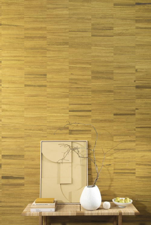 The Atelier wallcovering collection by Omexco is a tactile tribute to the importance of handmade craft in interior design. Here we see a sunny yellow striped collage made from banana bark, wich is the perfect backdrop for the rattan bench seat and natural decorative elements. If you are looking for a boho chic home decor with rich organic textures, you will definitely feel inspired by this image!