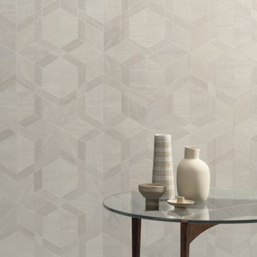 This picture shows a detail of the white and beige Cubist design from the Sycamore collection by Omexco. Sycamore is an exclusive collection of wood veneer wallcoverings to dress your walls in tactile beauty.