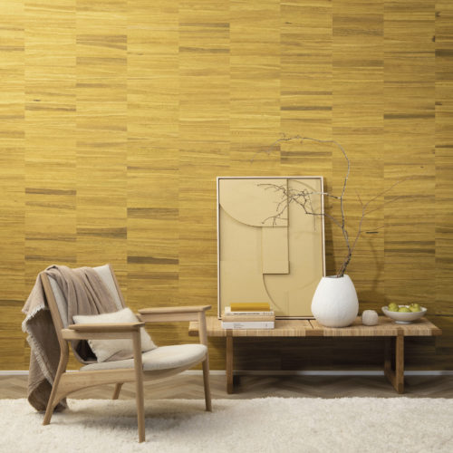 The Atelier wallcovering collection by Omexco is a tactile tribute to the importance of handmade craft in interior design. Here we see a sunny yellow striped collage made from banana bark, wich is the perfect backdrop for the rattan bench seat and natural decorative elements. If you are looking for a boho chic home decor with rich organic textures, you will definitely feel inspired by this image!