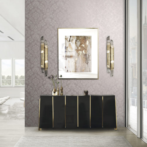 Room with large window, impressive black and gogld sideboard, painting and two lamps. On the wall: Omexco Gala damast wallcovering in pink.