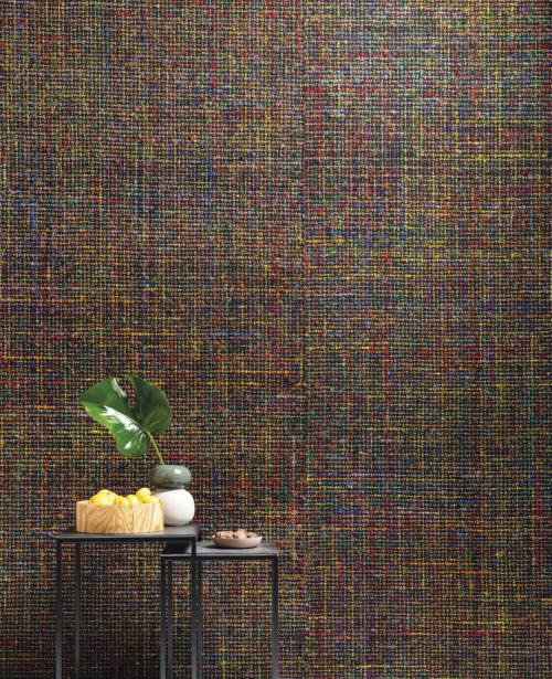 Un tissage chunky, semblable à du tweed, avec des fils filés à la main très innovants dans des tons colorés.
